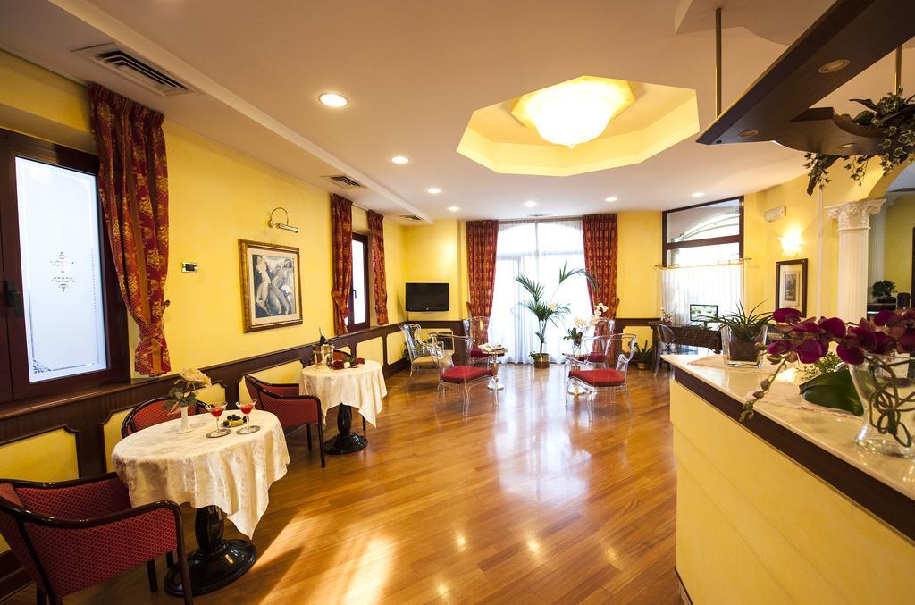 Hotel Regent San Benedetto del Tronto Exterior foto