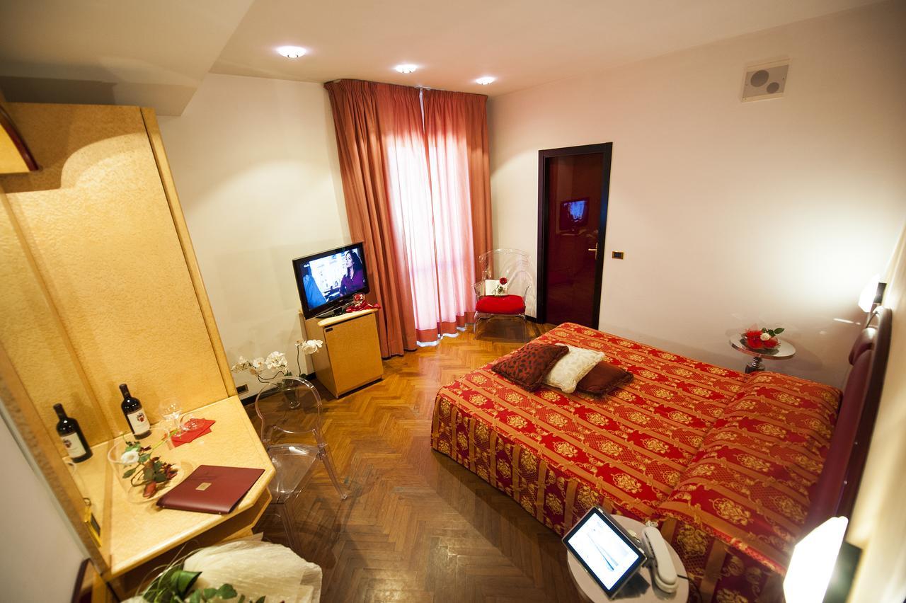 Hotel Regent San Benedetto del Tronto Exterior foto