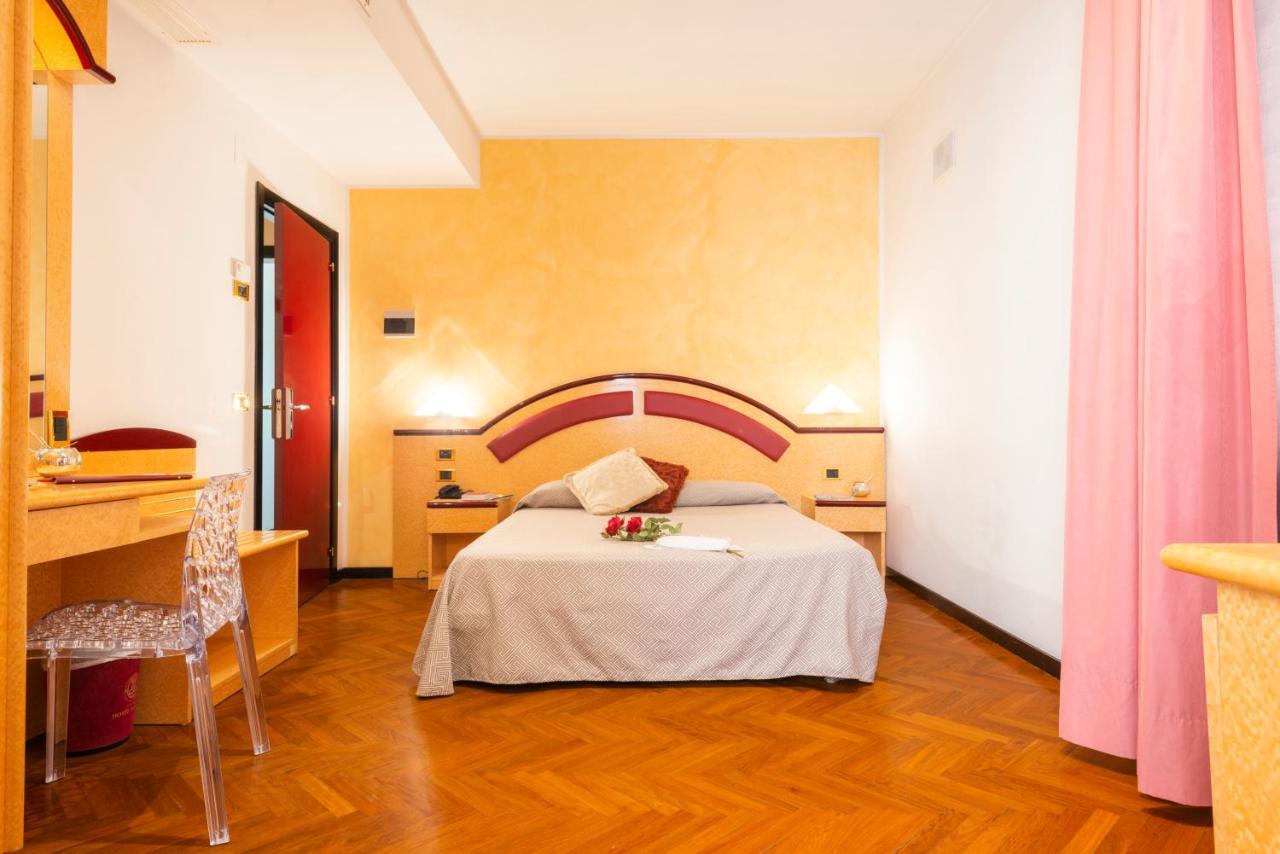 Hotel Regent San Benedetto del Tronto Exterior foto